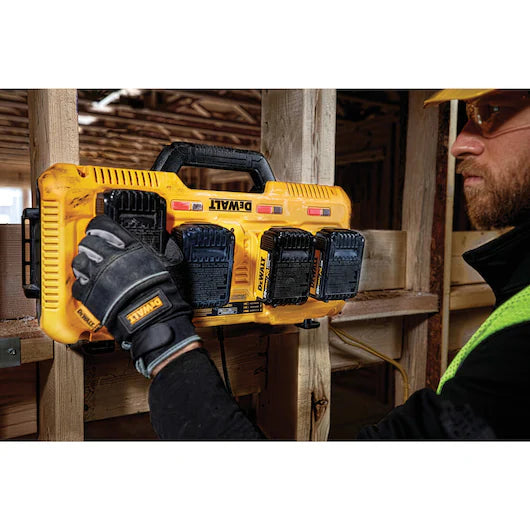 DeWALT DCB104-QW Vierfach-Schnellladegerät für DEWALT XR Akkus